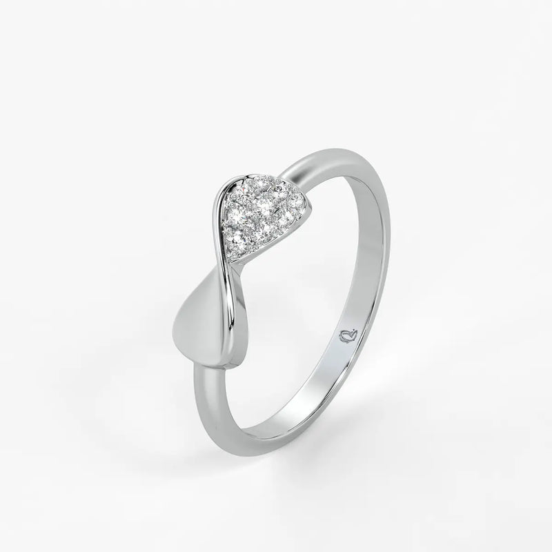 Avelyn Twist Glow Ring